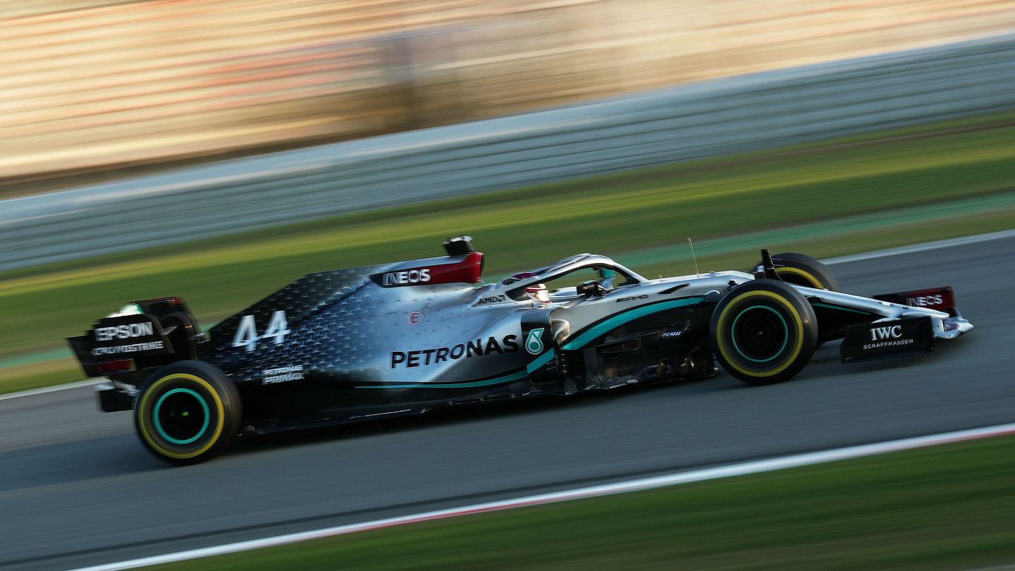 Lewis Hamilton en acción durante los test de Barcelona. (Reuters)