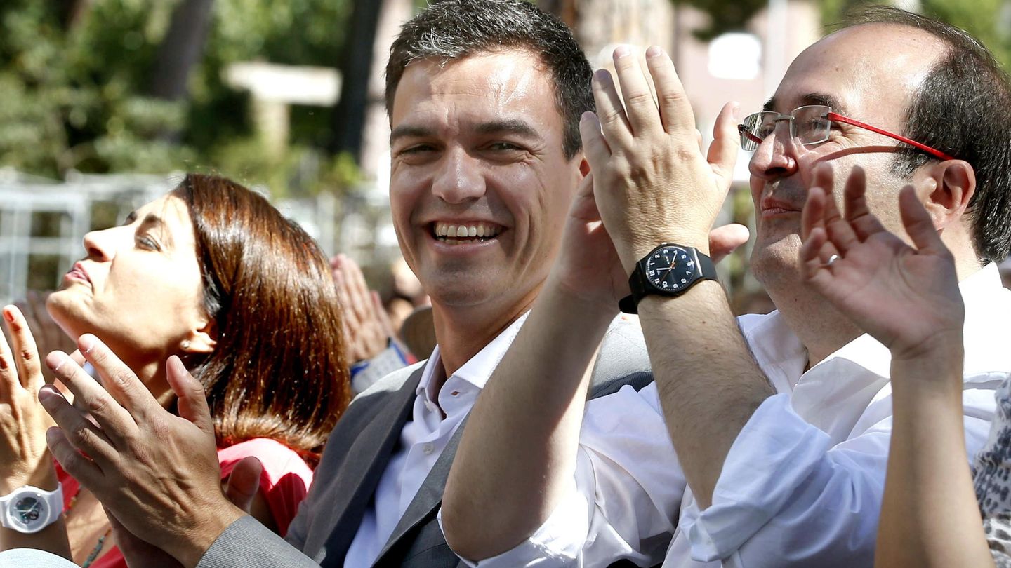 Pedro Sánchez y Miguel Iceta en el acto central de campaña del PSC, en la pineda de Gavà, este 20 de septiembre. (EFE)