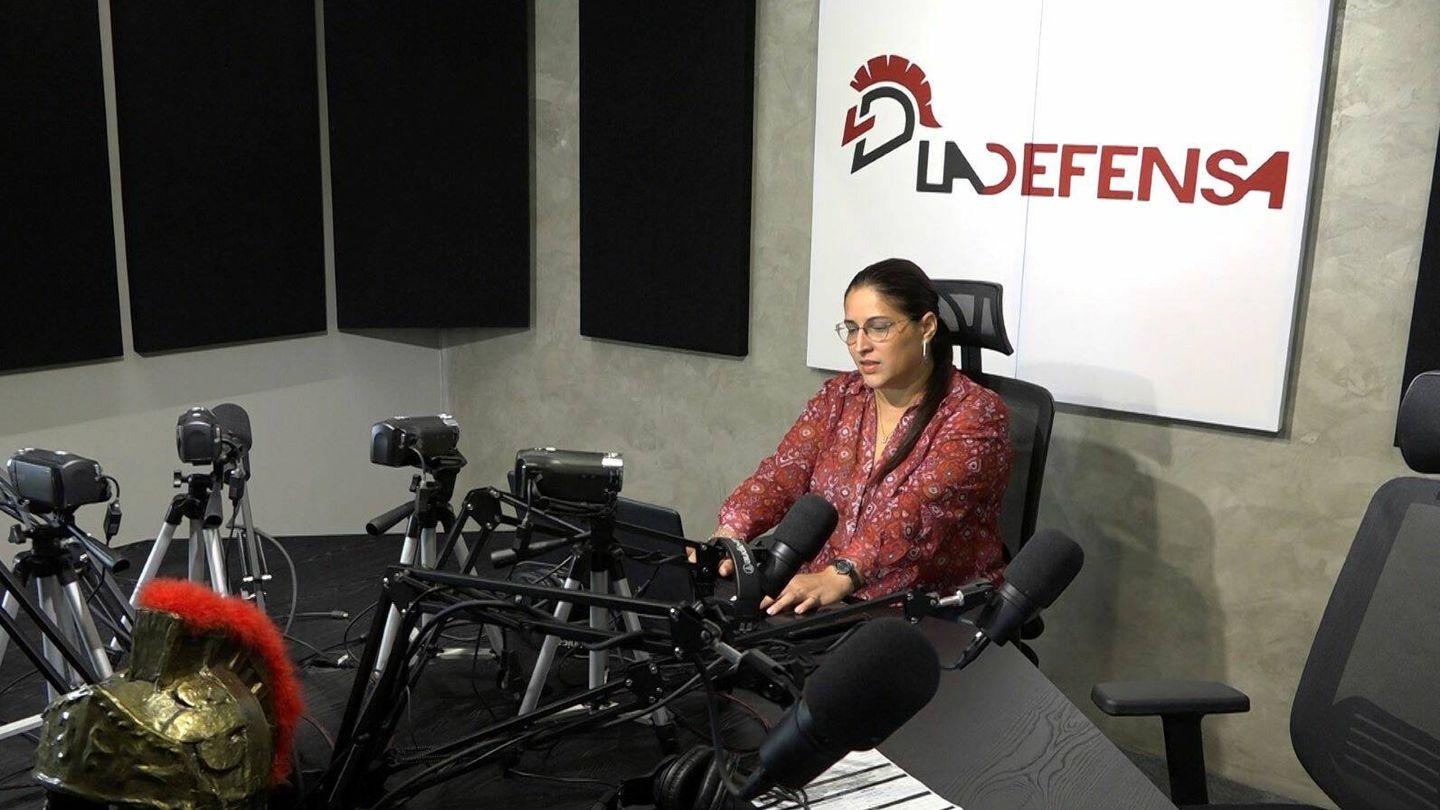 La periodista Moncada, en el estudio de radio. H.E.