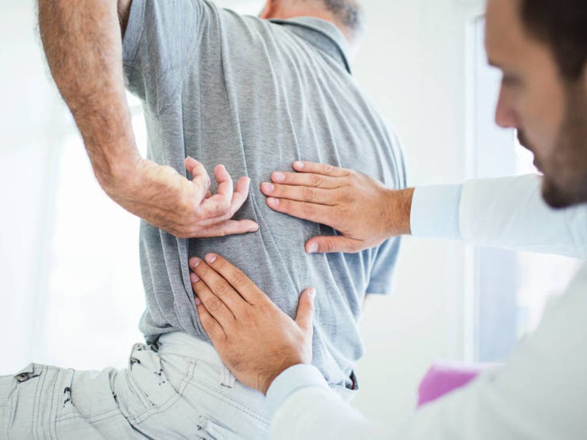Foto: Los dolores de espalda nos complican mucho nuestra vida diaria. (iStock)