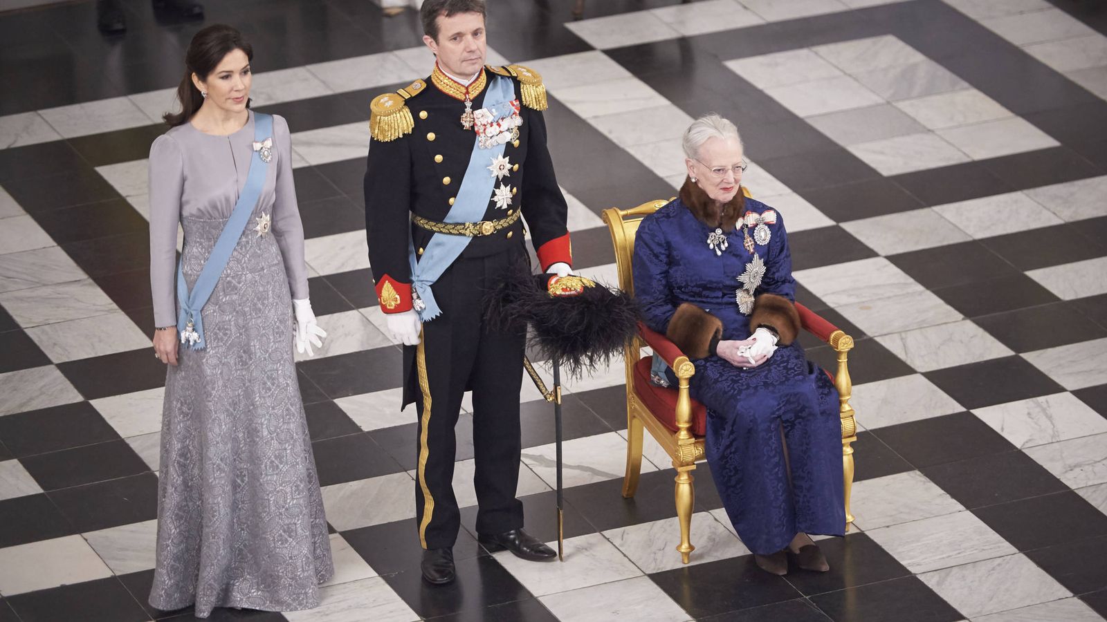 Foto: La reina Margarita de Dinamarca junto a sus herederos. (Gtres)