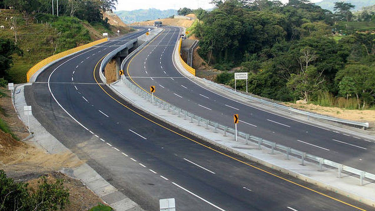 La mayor gestora de fondos del mundo financia a Sacyr sus autopistas de Colombia