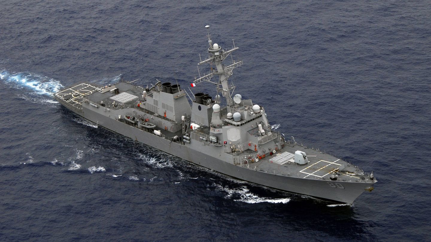 El USS Roosevelt (DDG_80). Se aprecian perfectamente las antenas planas del radar SPY. (US Navy)