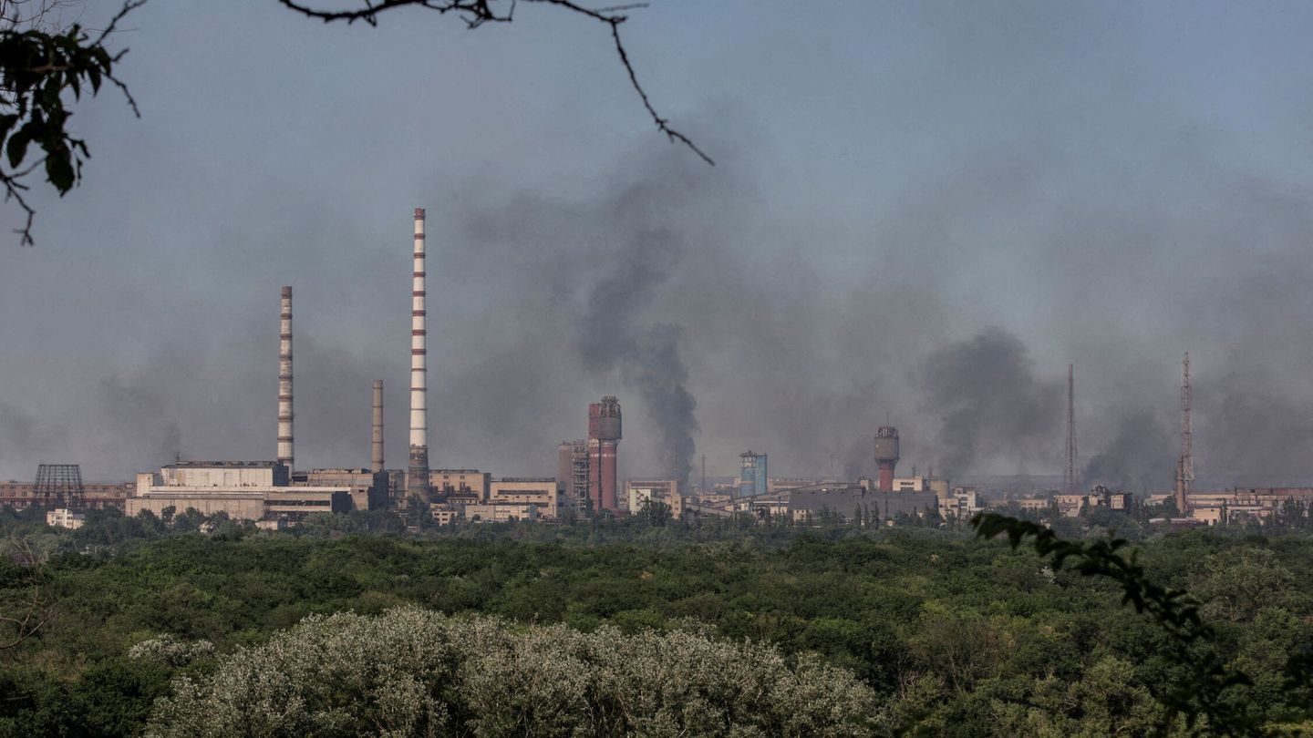 Planta química de Azot. (Reuters/Oleksandr Ratushniak)