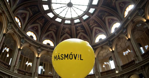 Foto: El logo de MásMóvil en su salida a bolsa en 2017. (Reuters)