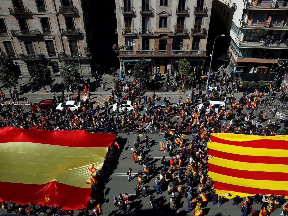 Foto: Manifestación constitucionalista en Barcelona. (EFE/Alberto Estévez)