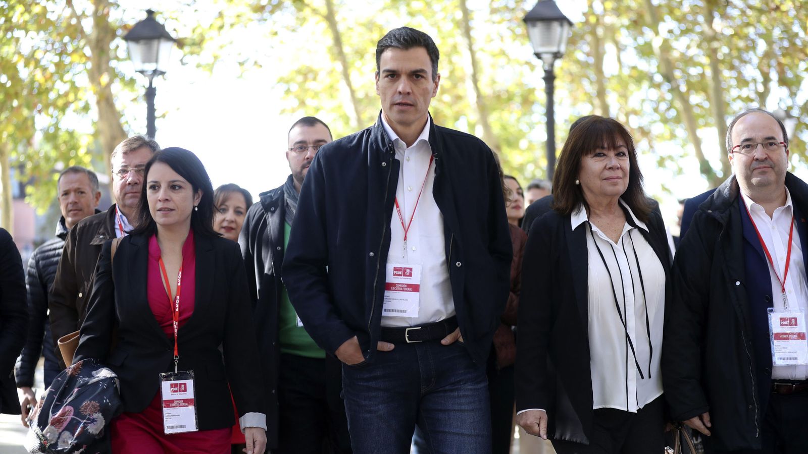 Foto: Pedro Sánchez, con Adriana Lastra, Cristina Narbona, Miquel Iceta y barones del PSOE, el pasado 11 de noviembre. (EFE)