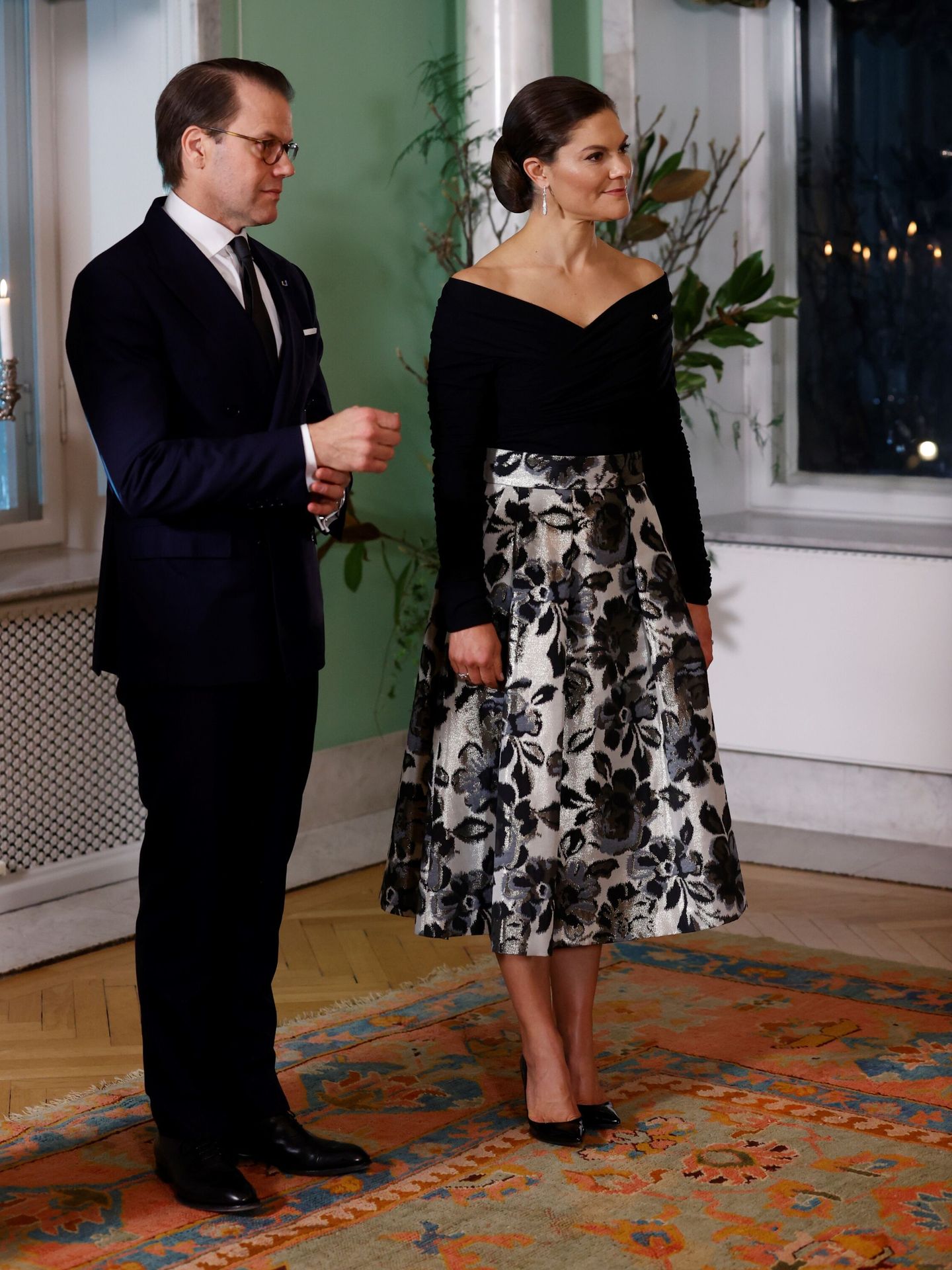 La princesa Victoria, con el príncipe Daniel en la recepción. (EFE/Juanjo Martín)