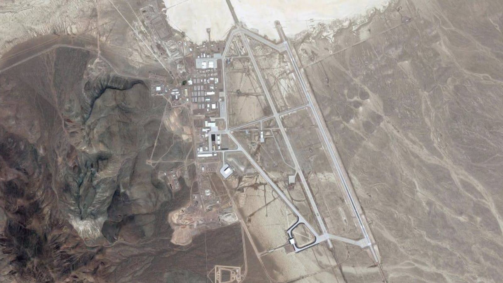 Foto: Imagen aérea de una de las zonas visibles al público del Área 51. (Google Maps)