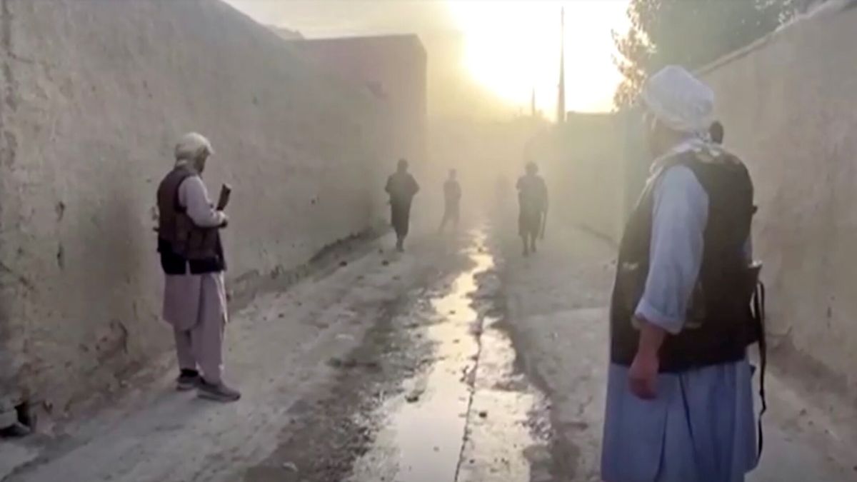 Al menos 80 muertos y 100 heridos en un atentado en una mezquita de Afganistán