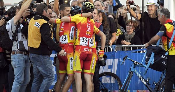 Foto: Valverde celebra la victoria con sus compañeros. (Reuters) 