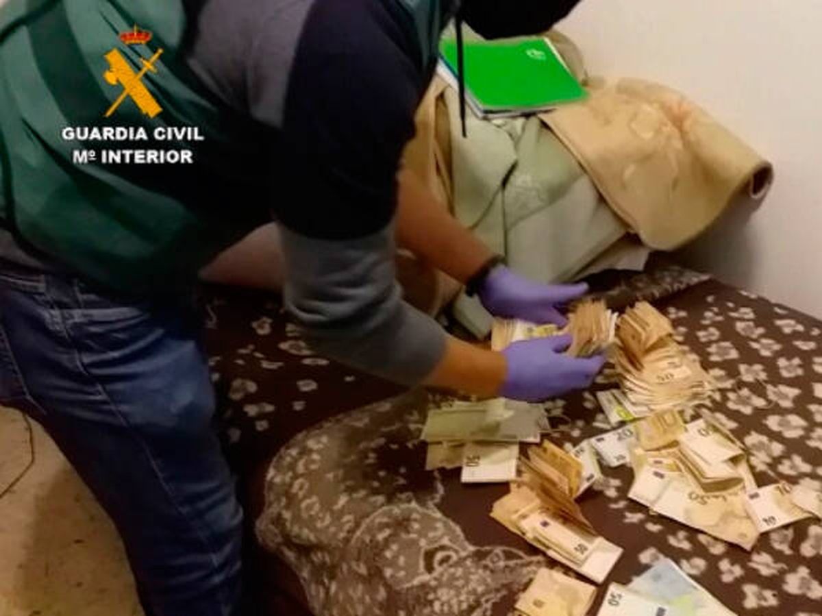Foto: El cabecilla de la banda tenía 28.000 euros en efectivo en su casa (Guardia Civil)