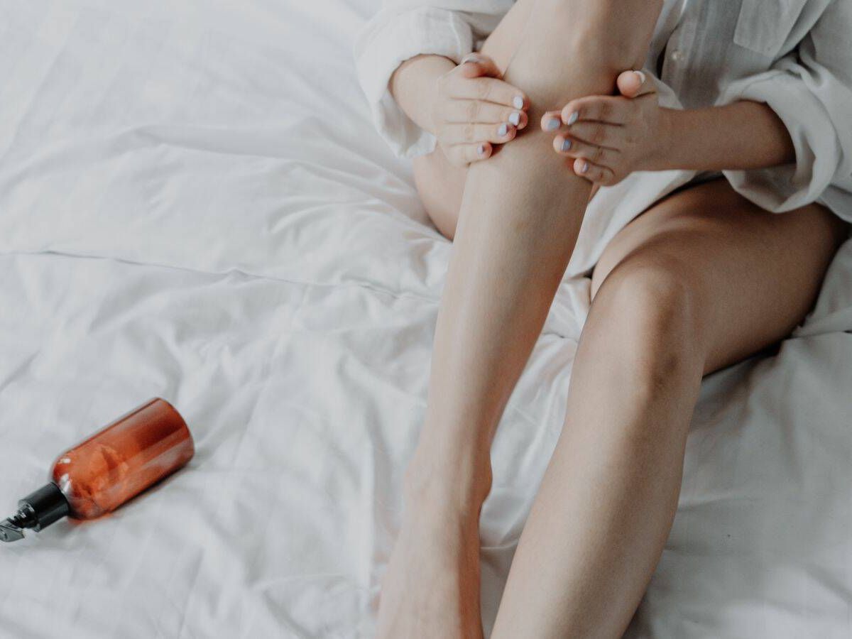 Foto: 6 aceites corporales que le darán un brillo a tus piernas efecto oro (Pexels)