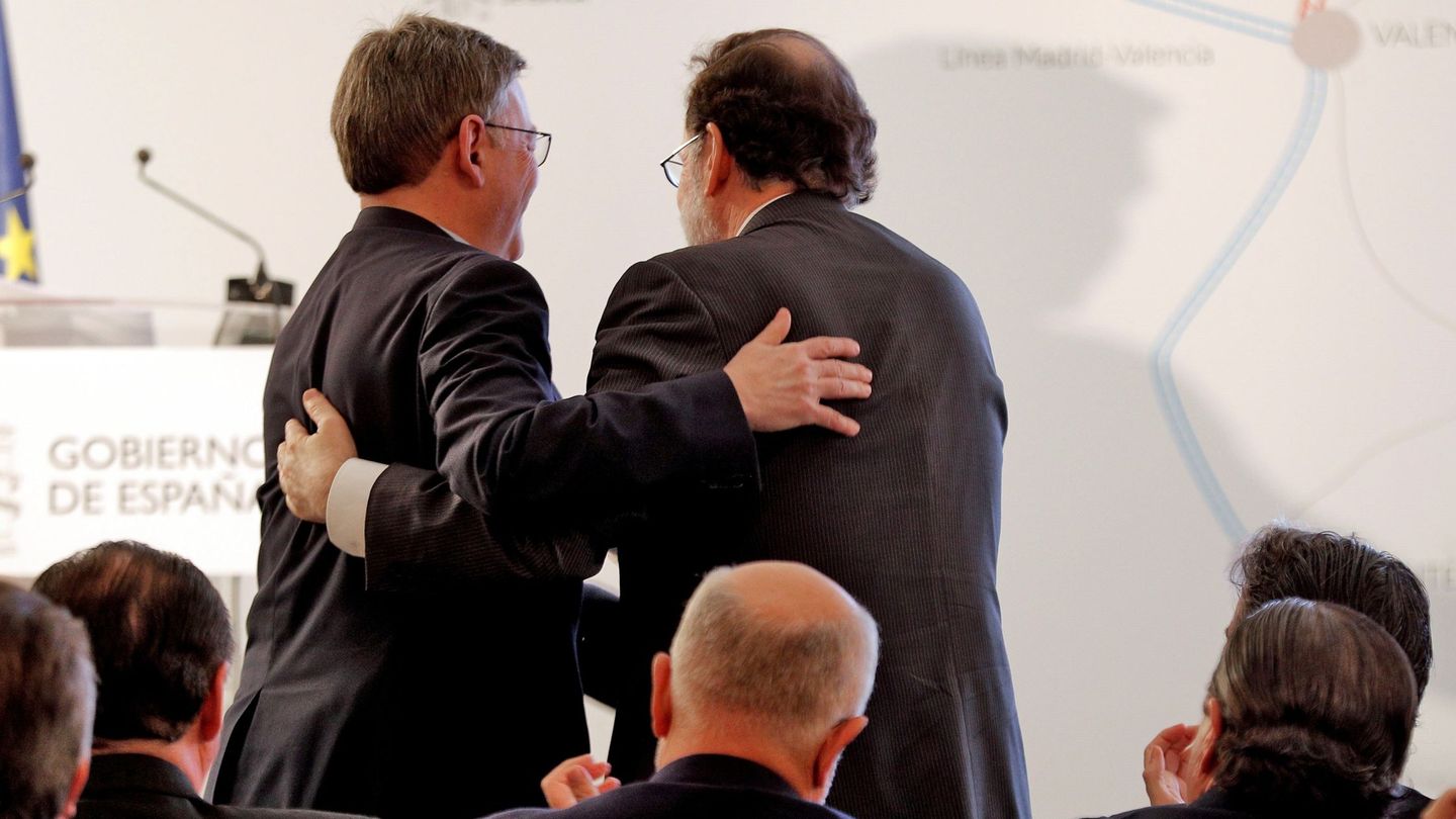 Ximo Puig y Mariano Rajoy, en el acto de inauguración del AVE Madrid-Castellón. (EFE)