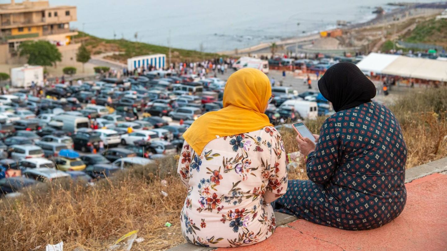 Zona de espera de vehículos de la frontera del Tarajal (Ceuta). (Javier Sakona)