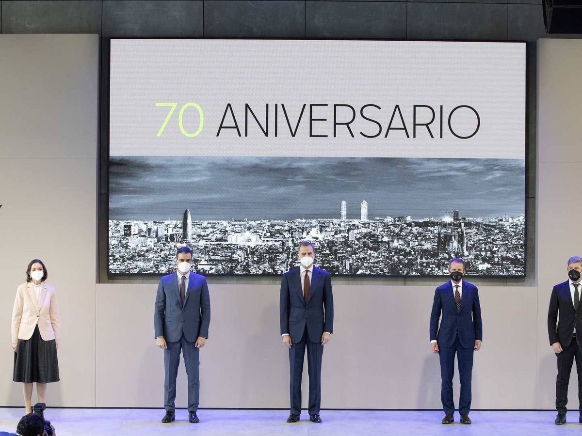 Foto: De izquierda a derecha Reyes Maroto, Pedro Sánchez, el Rey Felipe VI, Herbert Diess y Wayne Griffiths.