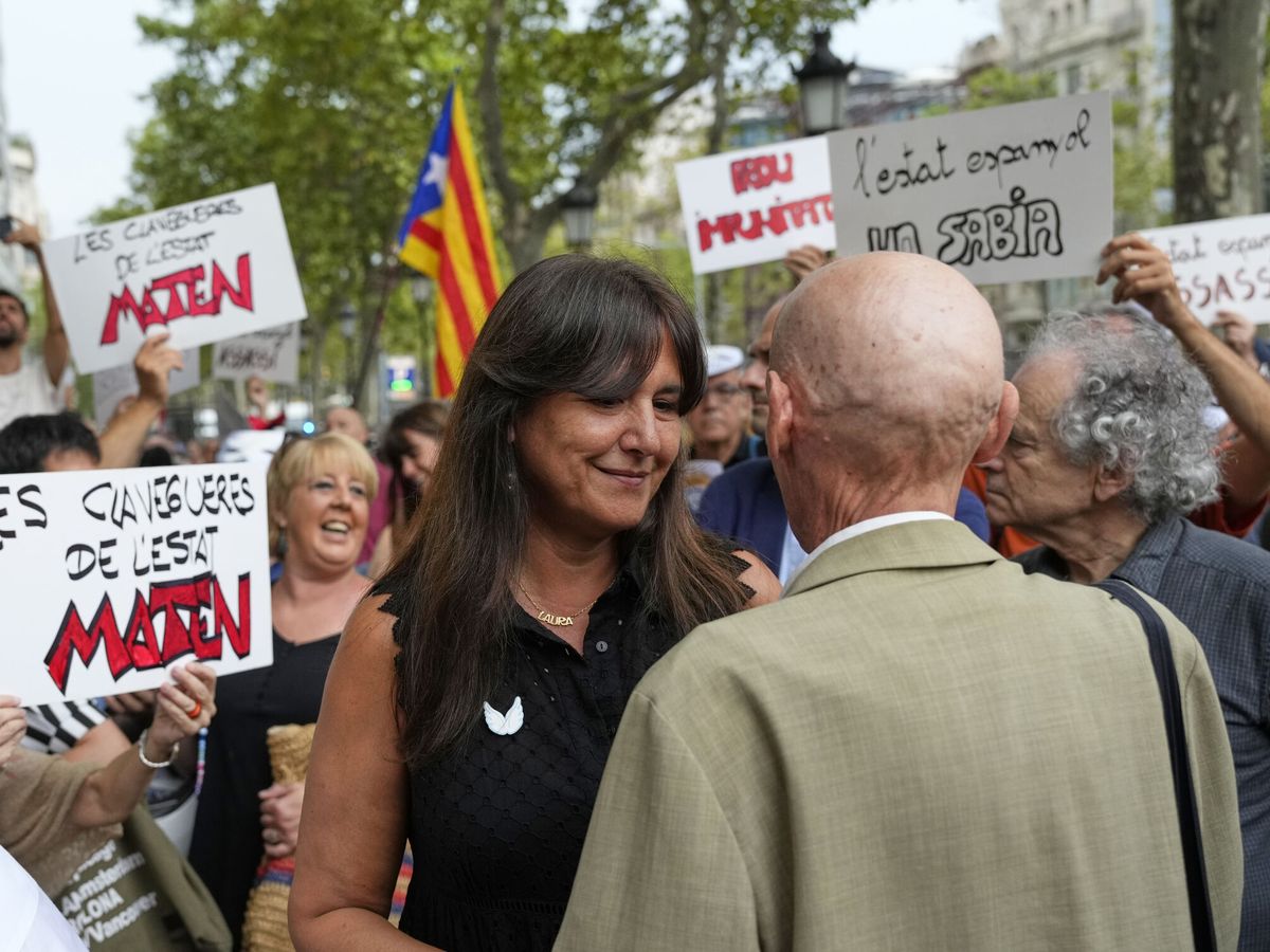 Foto: La expresidenta del Parlament, Laura Borràs, en la protesta convocada por la Plataforma "17A, Exigim Responsabilitats". (EFE/Alejandro García)