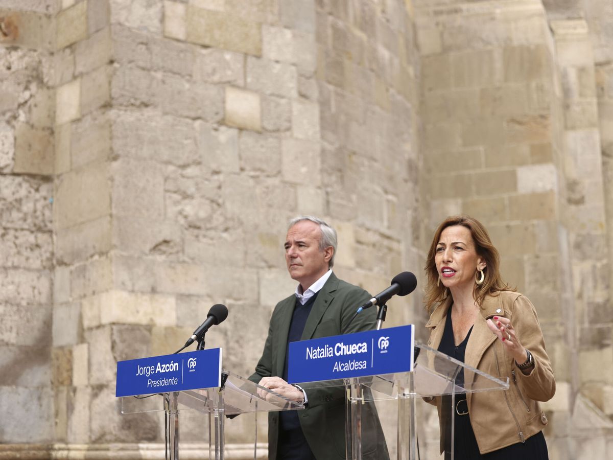 Foto: Jorge Azcón, presidente de Aragón, junto a la alcaldesa de Zaragoza, Natalia Chueca. (EFE/Toni Galán)