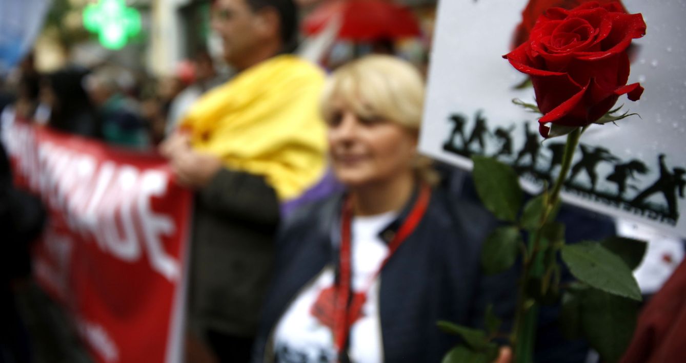Socialistas concentrados frente a Ferraz en octubre. (EFE)