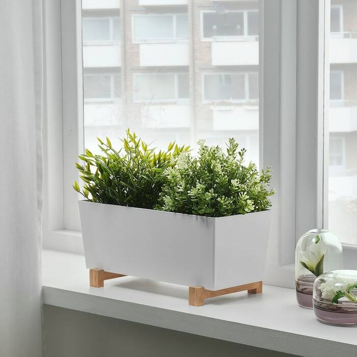 Cómo decorar tu espacio con grandes plantas y macetas - IKEA