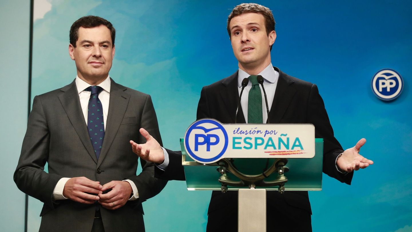 El presidente del PP, Pablo Casado (d), junto al candidato del PP a la Junta, Juanma Moreno (i). (EFE)
