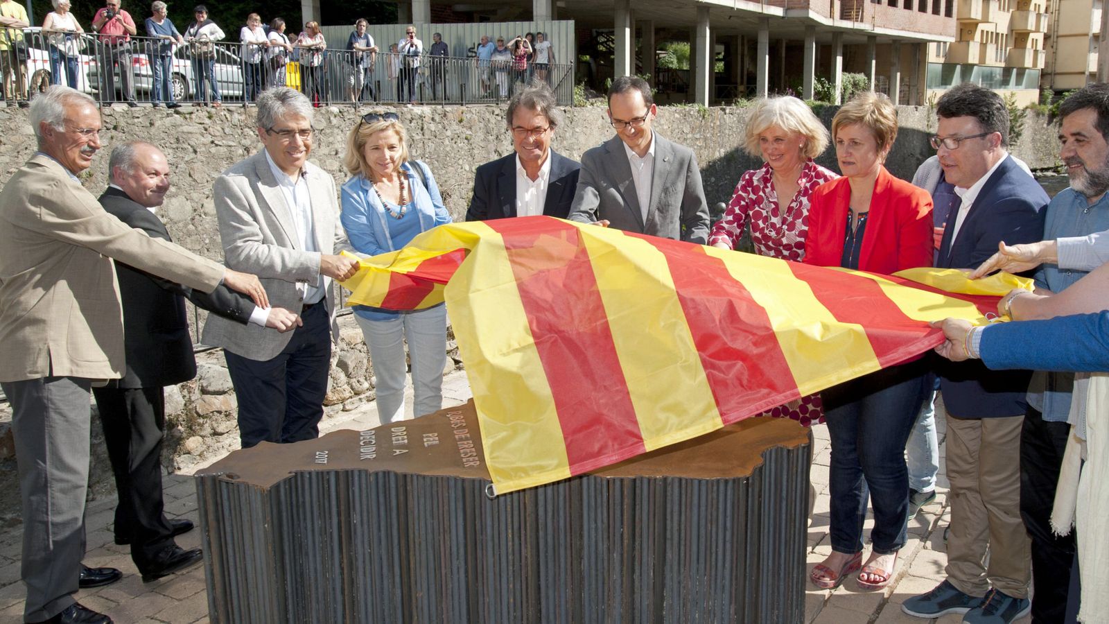 Foto: Inauguración del monumento dedicado al derecho a decidir. (EFE)