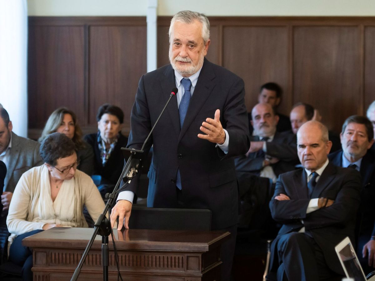 Foto: José Antonio Griñán en los juzgados de Sevilla durante el juicio de los ERE. (EFE/Raúl Caro)