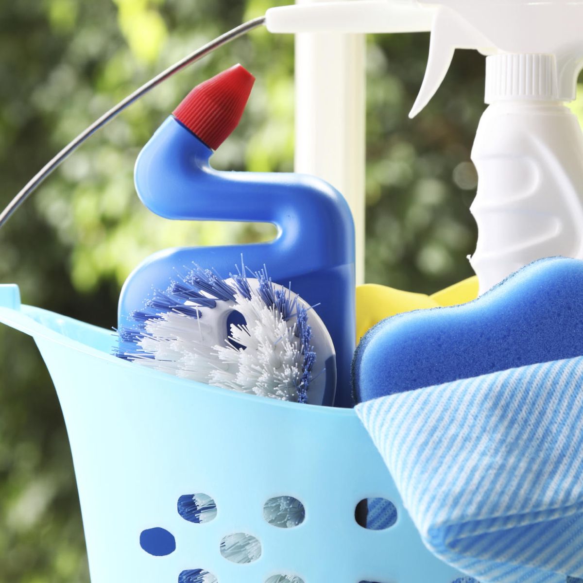 Los cinco productos que utilizas en la limpieza de tu hogar que deberías  desterrar