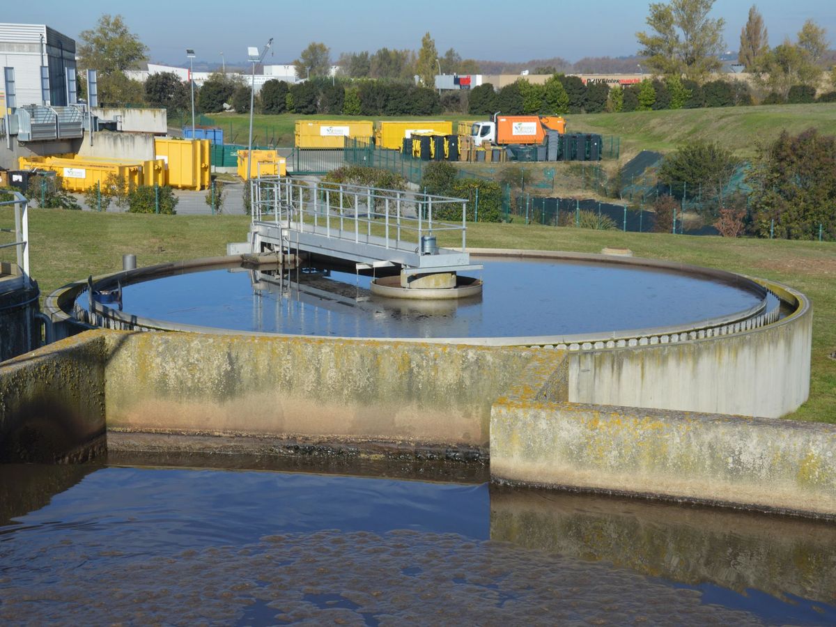 Foto: Depuradora de aguas residuales de Villefranche-de-Lauragais, en Francia. EFE