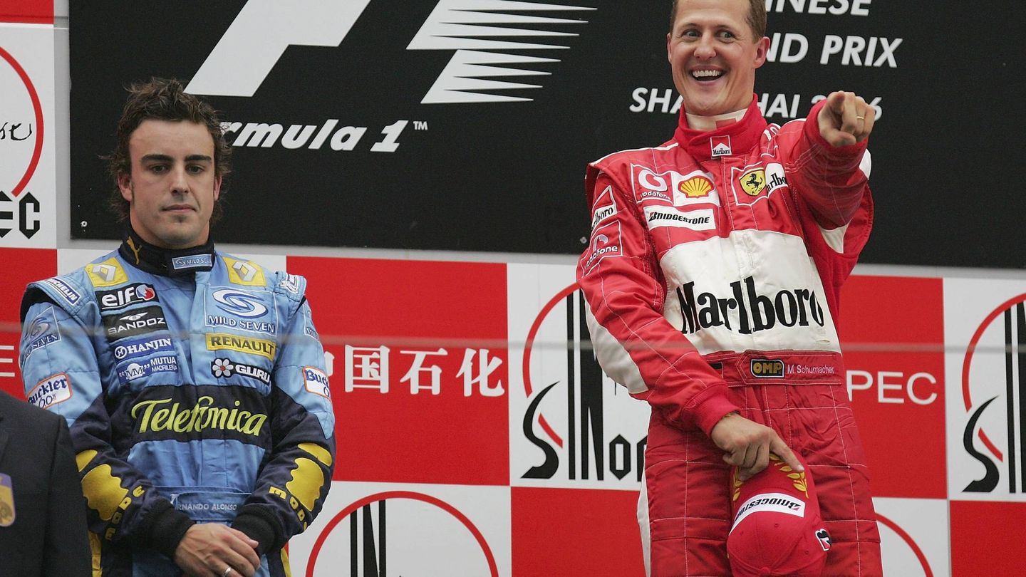 Fernando Alonso y Michael Schumacher comparten podio en 2006. (Getty)