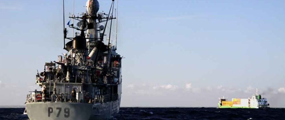 Foto: Londres convoca a Trillo por las "provocadoras" incursiones de la Armada en Gibraltar