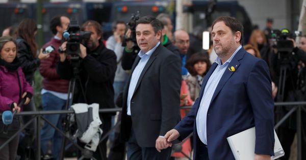 Foto: EL vicepresidente cesado de la Generalitat de Cataluña, Oriol Junqueras, a su llegada a la sede de la Audiencia Nacional este jueves. (EFE)
