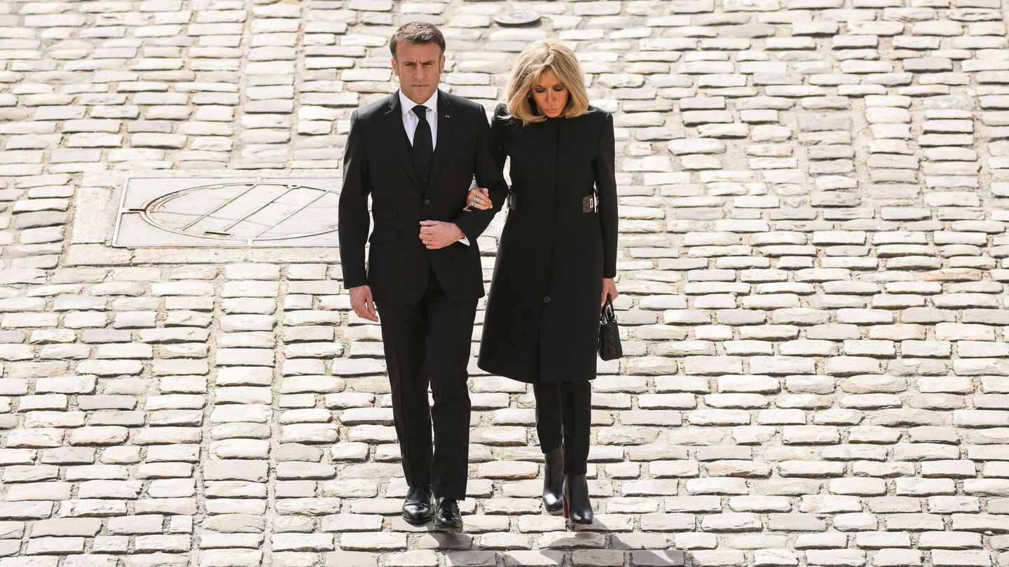 Emmanuel Macron y Brigitte Macron.  (EFE/EPA/Teresa Suárez)