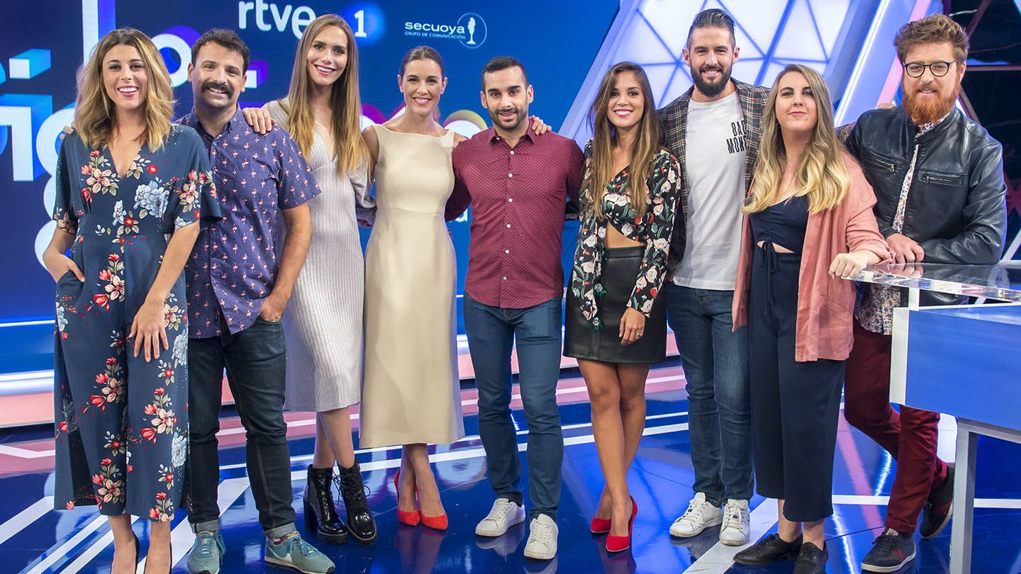 Raquel Sánchez Silva con los colaboradores de 'Lo siguiente'. (RTVE)