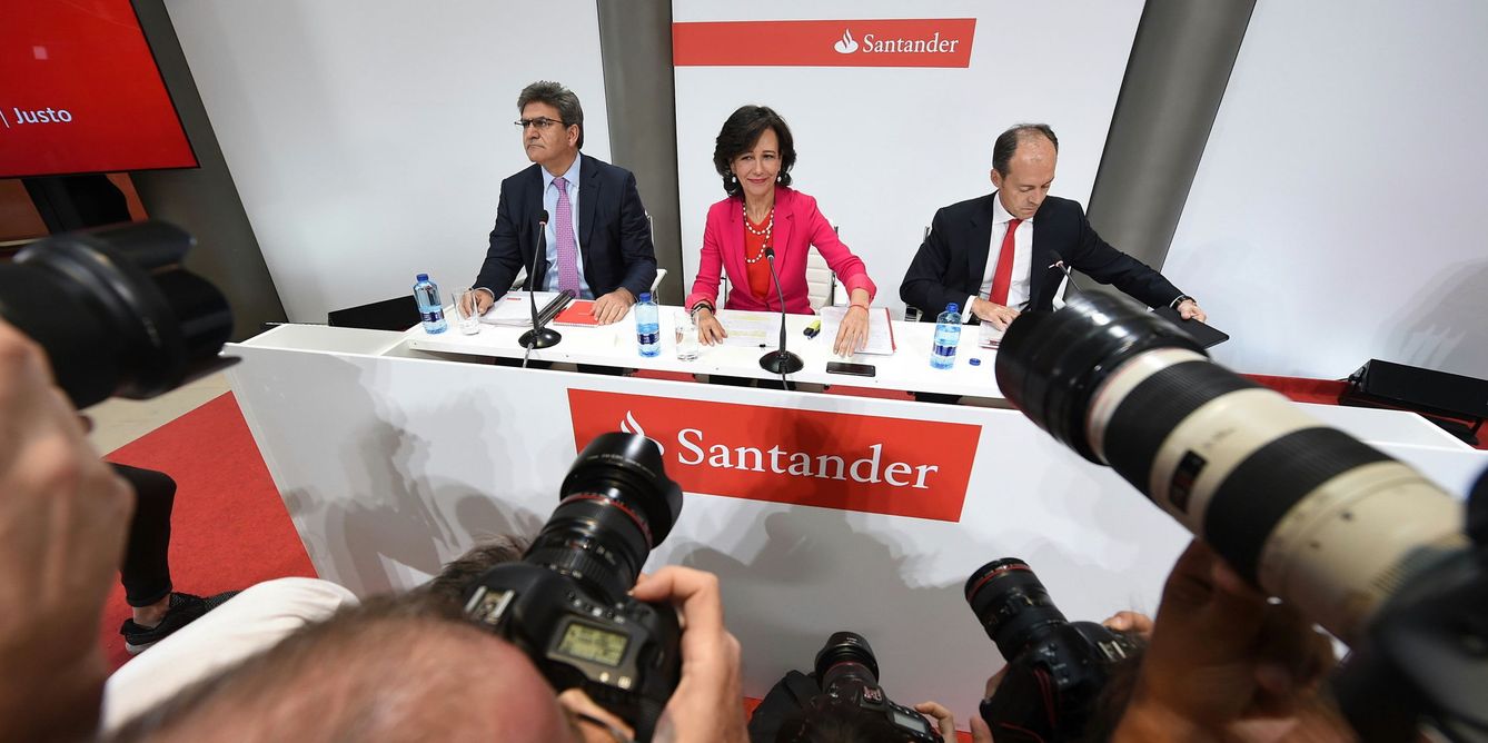 La presidenta del Banco Santander, Ana Patricia Botín, comparece tras la adquisición del Popular. (EFE)
