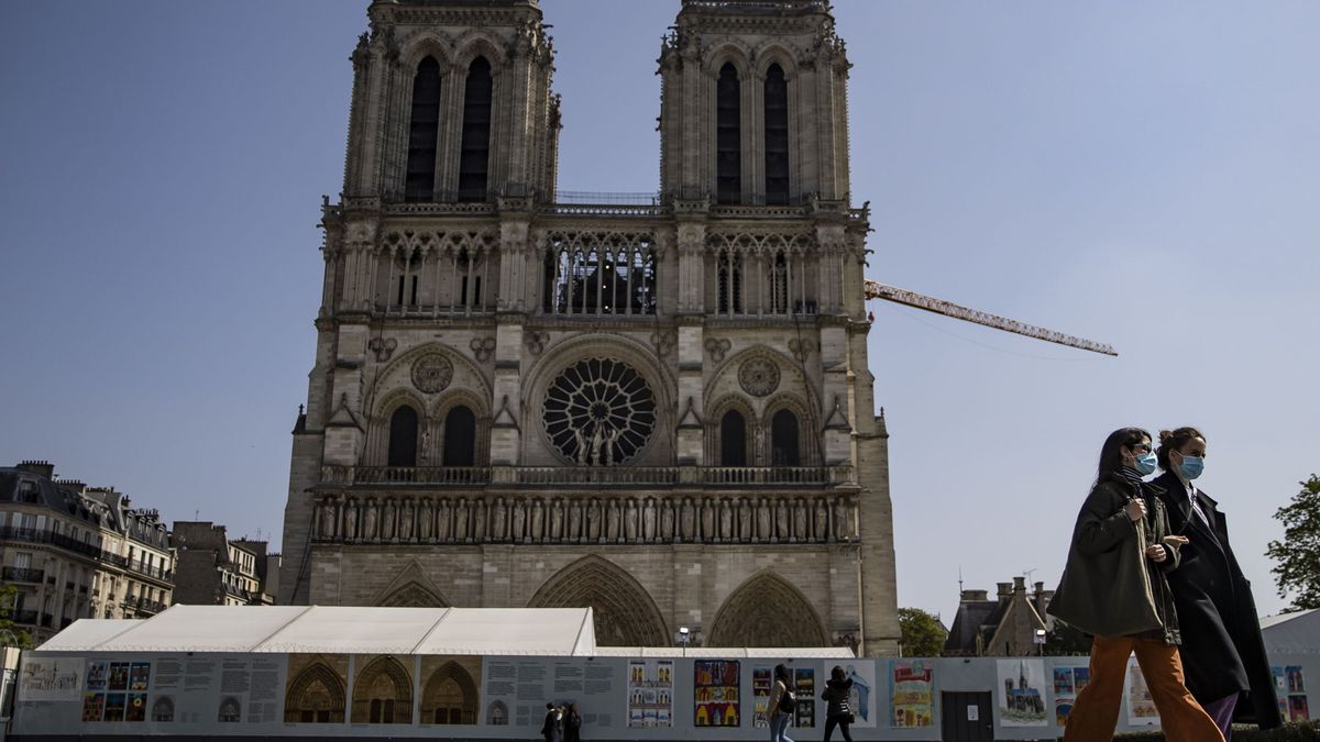 Macron mantiene el objetivo de reconstrucción de Notre Dame para 2024: "Francia está movilizada"