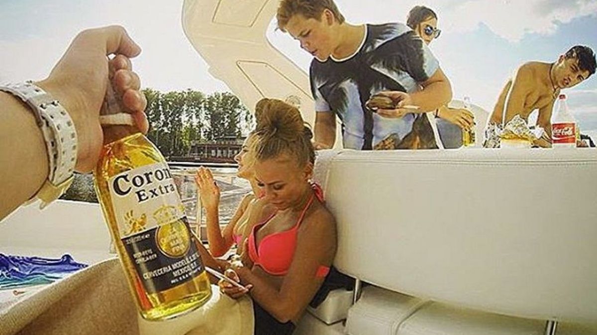 La vida de los jóvenes ricos rusos: entre coches de lujo, alcohol y yates