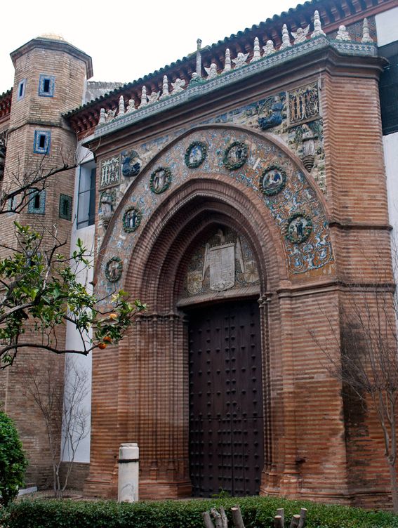 Puerta de la iglesia del convento de Santa Paula. (Wikipedia)