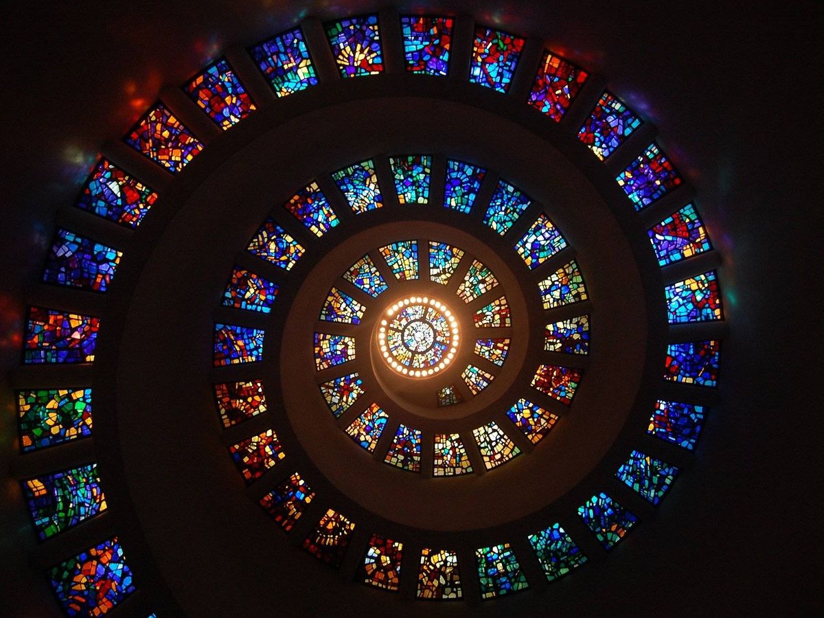 Foto: Vidrieras de una iglesia (Pixabay)