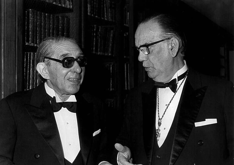 Foto: Gonzalo Torrente Ballester con  Camilo José Cela el día de su ingreso en la Real Academia, Madrid, 1977, (Instituto Cervantes)