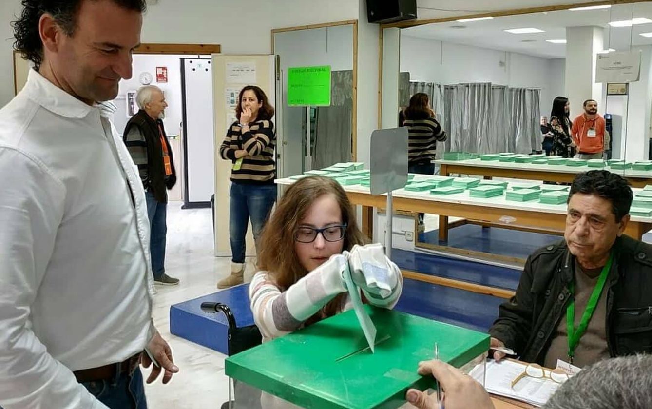 Sarah ejerció su derecho a voto el 2-D en Andalucía. (EC)