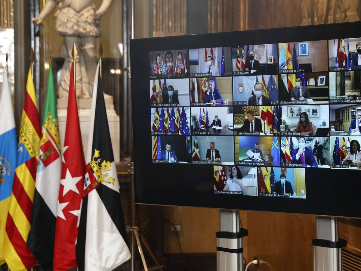 Foto: Los presidentes autonómicos se conectan a la Conferencia de presidentes autonómicos celebrada el pasado 26 de octubre. (EFE)