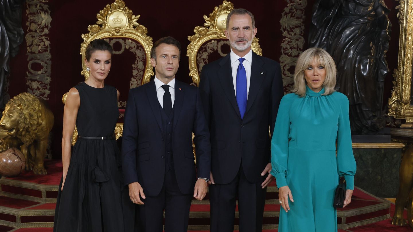 Los Reyes, junto con Emmanuel y Brigitte Macron. (EFE/Juanjo Martín)