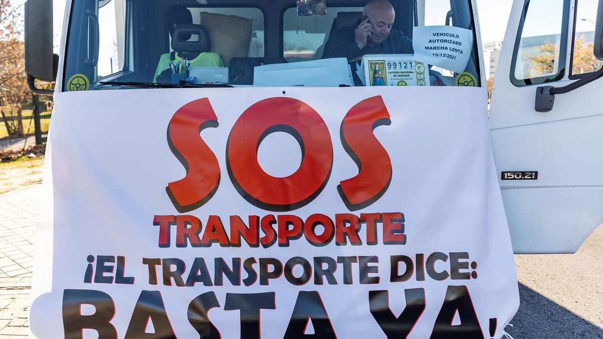 Los transportistas canarios acuerdan un paro indefinido a partir del próximo lunes