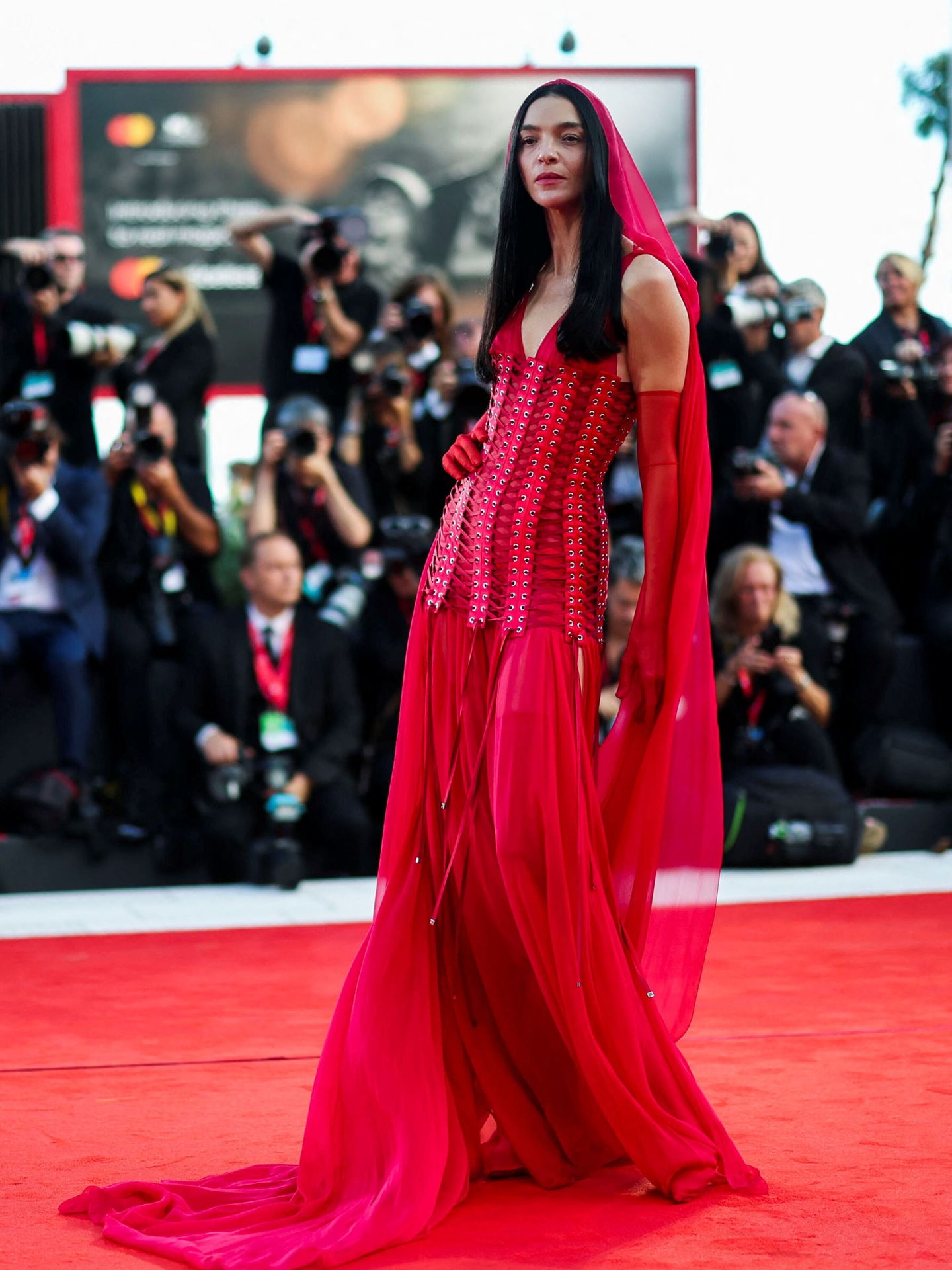La modelo Mariacarla Boscono, en el Festival de Cine de Venecia. (Reuters/Yara Nardi)