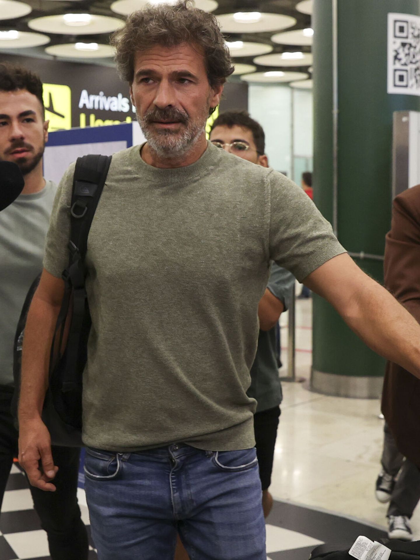 Rodolfo Sancho a su llegada el domingo al aeropuerto de Madrid. (EFE/Kiko Huesca) 