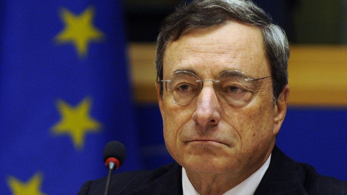 Draghi confirma al 'Pablo Iglesias irlandés' que la compra de bonos está en marcha