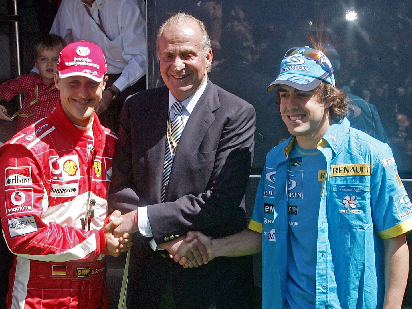 Traspaso de la corona de Schumacher a Alonso.