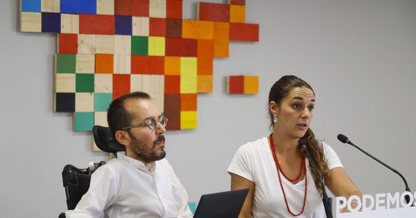 Foto: Los coportavoces de Podemos, Pablo Echenique y Noelia Vera, durante la rueda de prensa que han ofrecido hoy tras la reunión del Consejo de Coordinación. (EFE) 
