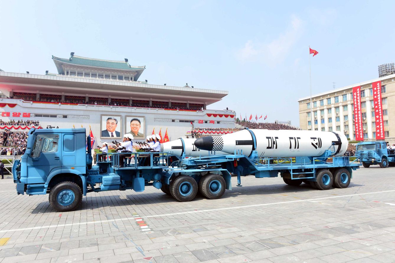 Corea mostró el 15 de abril parte de su arsenal militar en un desfile en la capital, Pyongyang. (Reuters)